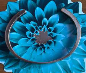 Bracelet manchette personnalisé en cuivre pur fait main, bijou en cuivre massif gravé, artisanat en métal, bijou thérapeutique conique pour hommes et femmes, OEM - Product Image 4