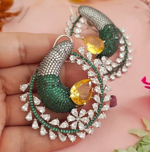Magnifiques boucles d'oreilles en moissanite plaquées argent de qualité supérieure pour femmes, collection pour mariage. - Product Image 3