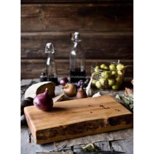 Tabla de cortar de madera de olivo de primera calidad que ofrece un patrón de grano distintivo para la preparación de alimentos y servir con estilo - Product Image 1