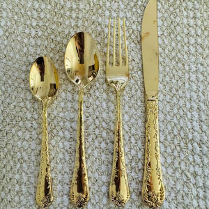 Colección de Utensilios de Comedor Modernos y Elegantes, Presentación Glamurosa para la Mesa, Atractivo Contemporáneo para Recepciones - Product Image 1