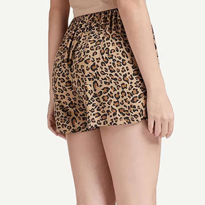 Shorts décontractés pour femmes de haute qualité à imprimé léopard, en polyester, doux, légers, respirants, taille élastique, séchage rapide - Product Image 3