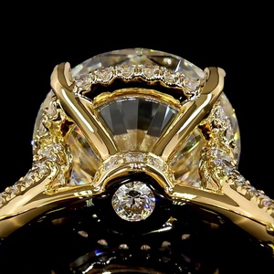 Anillo de Compromiso de Diamantes de Corte Brillante Redondo de 7 Quilates con Certificado IGI de Lujo, Anillos de Boda de Oro Amarillo de 18K con Banda Completa de Pavé - Product Image 3