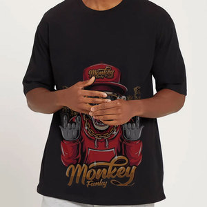 เสื้อยืดคอกลมแขนสั้นสีดำสำหรับผู้ชาย พิมพ์ลายตัวอักษร สไตล์สตรีท ทรงปกติ ผ้าเจอร์ซีย์คอตตอน 100% - Product Image 1