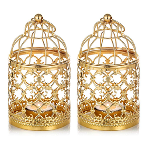 Farol hexagonal de metal blanco desgastado estilo shabby chic con superposiciones de vidrio filigranado vintage, disponible a precios de mayorista. - Product Image 5