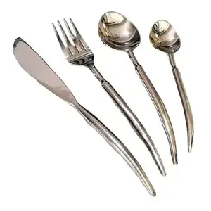 Ensemble de couverts en métal de style classique avec finition polie, adapté aux tables à manger traditionnelles et contemporaines - Product Image 5