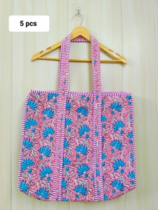 Grand sac fourre-tout en coton matelassé style bohème pour femme, imprimé à blocs, lavable, en promotion pour les courses et le transport de bagages - Product Image 1