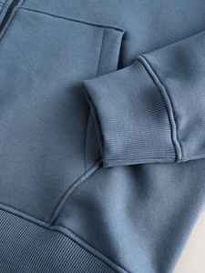 Sweat à capuche zippé pour homme, style décontracté, coupe ample, design contemporain avec fermeture éclair intégrale, capuche à cordon de serrage, poches spacieuses, poignets côtelés. - Product Image 5