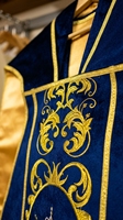 Chasuble Liturgique Bleue avec Monogramme Brodé Or, Vêtement de Culte Catholique pour Adultes, pour Prêtres, Quatre Saisons