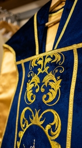 Casulla Litúrgica Azul con Monograma Bordado en Oro, Vestimenta de Culto Católica para Sacerdotes Adultos, para las Cuatro Estaciones - Product Image 5
