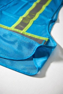 Gilet de sécurité réfléchissant bleu avec panneaux en maille et plusieurs poches pour les travaux de construction et de circulation - Product Image 6