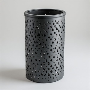 Porte-parapluie en métal de qualité supérieure, conçu pour un rangement organisé dans l'entrée, avec une construction durable et un aspect moderne et élégant - Product Image 2