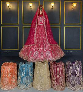 Ensemble Lehenga Choli Rose Gaufré Ethnique Indien/Pakistanais avec Voile en Tulle Réversible Longueur Ras du Sol pour Mariage et Soirée Formelle - Product Image 2