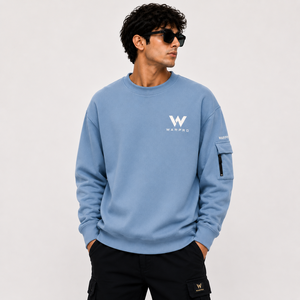 Sweat-shirt à col rond bleu clair pour homme, coupe classique, couleur unie, détail poche sur la manche gauche, pull décontracté pour l'automne - Product Image 2