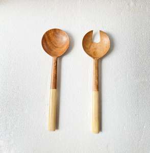 Nouvel ensemble de service à salade en bois et résine, idéal pour servir la salade à la maison, dans la cuisine, lors de fêtes et d'événements, au prix de gros direct usine. - Product Image 3