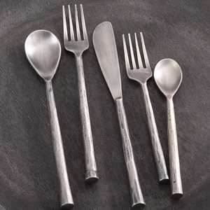Ensemble de 4 couverts en acier inoxydable avec manche martelé et finition miroir, fourchette, couteau, cuillère, fournitures de restaurant, écologiques - Product Image 6