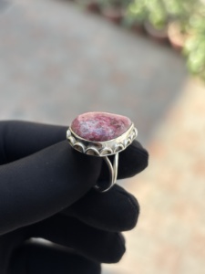 Bague en argent sterling avec thulite naturelle, sertie clos, best-seller pour mariages, fiançailles et occasions festives en Inde - Product Image 3