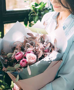 Porta Tarjetas Transparente, Tamaño Mediano y Largo, 2 Tipos: Recto y Inclinado, para Exhibición de Etiquetas de Precio, Porta Tarjetas de Floristería, Porta Números de Mesa - Product Image 1