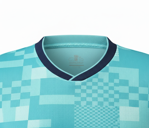 Camiseta de Fútbol Sublimada Color Verde Azulado para Hombre, Manga Corta, Cuello en V, Poliéster que Absorbe la Humedad, Ropa Deportiva para Todas las Temporadas, Patrón Geométrico - Product Image 5