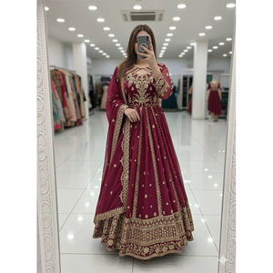 Fabricante indio que vende un hermoso y tradicional traje Anarkali de georgette pesado con bordados y pantalón de microalgodón. - Product Image 1