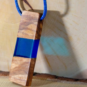 สร้อยคอแฟชั่นจี้ไม้รูปสี่เหลี่ยมคางหมูขนาดเล็กประดับด้วยเรซิ่นเครื่องประดับที่สวยงามสำหรับสาวๆ - Product Image 1