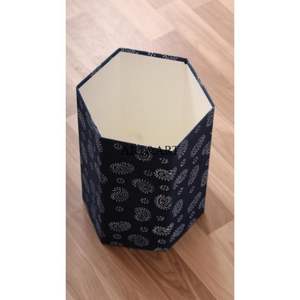 Cubo de Basura Plegable Hexagonal Elegante de Cartón y Papel de Algodón Hecho a Mano, para Uso en Interiores y Exteriores, para la Calle y la Oficina - Product Image 6