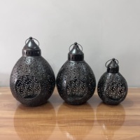 Ensemble de 3 nichoirs à oiseaux suspendus en fer au design artisanal moderne avec finition noire pour usage extérieur décoratif BH689 ABC