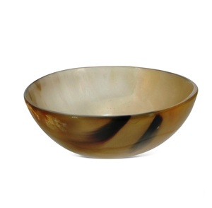 Bol de service en corne artisanal, écologique, design moderne et minimaliste, tons bruns, poli, léger (0,4 kg) - Product Image 2