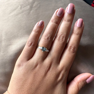 Anillo de Compromiso con Diamante Azul de 1.70 Quilates Cultivado en Laboratorio, Corte Pera de Tres Piedras, Joyería de Diamantes de Color, Regalo para Ella - Product Image 3