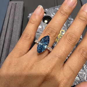 Anillo de Oro de Lujo para Mujer, Diseño Minimalista Elegante, Ligero y Estilizado, Joyería para Uso Diario, Idea de Regalo para Ocasiones Especiales - Product Image 4