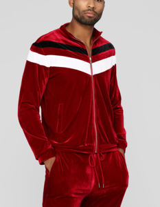 Conjunto Deportivo de Dos Piezas Personalizado por el Fabricante, Estilo Urbano, con Franjas Reflectantes, Parches Negros y Rojos, Chaqueta de Velour con Cierre Completo - Product Image 3