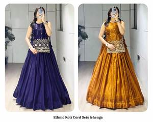 Ensemble de vêtements indiens et pakistanais de style contemporain, comprenant une veste brodée de perles de qualité supérieure, un lehenga uni plissé et une blouse, entièrement cousu. - Product Image 6