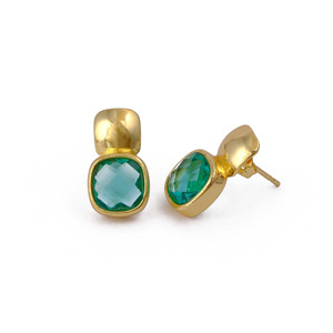 Boucles d'oreilles clous carrées en laiton plaqué or 18 carats avec apatite, style bohème délicat, pierre facettée faite à la main, pierre de naissance minimaliste pour femme - Product Image 2