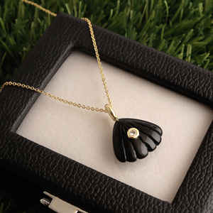 Collar con Colgante de Concha de Ónix Negro, Engaste de Circonita Blanca, Cadena de Latón Chapado en Oro de 18K, Joyería para Mujer, Ideal para Bodas - Product Image 2