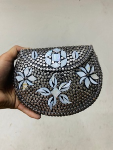 Artisanat de luxe Sac à main en résine bohème Pochette ronde en métal mosaïque unique pour fêtes mariages Style de mode à bas prix - Product Image 5