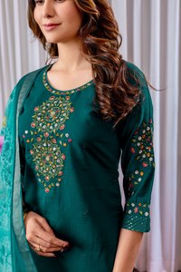 Conjunto de Kurti y Pantalón de Seda Viscosa Premium con Bordado y Dupatta de Seda Chanderi con Estampado Digital, Ropa Étnica para Mujer, Calidad de Exportación - Product Image 3