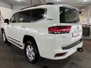 โตโยต้า แลนด์ ครุยเซอร์ 300 3.5 ลิตร V6 รถ SUV ระดับหรูหุ้มเกราะ (ระดับการป้องกัน B) - Product Image 3