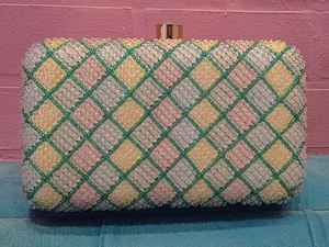 Pochette florale perlée de haute qualité, sac à main enveloppe en perles de rocaille noir multicolore pour femmes, idéal pour soirées et mariages - Product Image 4