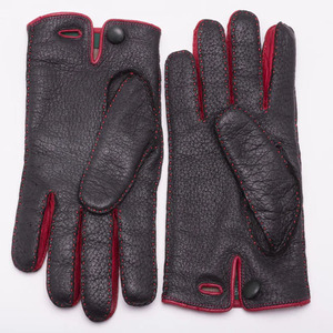 Gants d'hiver noirs en cuir véritable pour femmes, texture granulée, gants d'hiver à doigts entiers avec doublure en tricot et coutures rouges et bouton-pression - Product Image 3