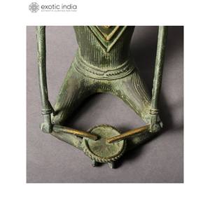 Músico de escultura de latón hecho a mano de 8 pulgadas con figura de arte tribal hecho en India - Product Image 3