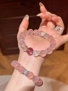 กำไลเรซิ่นทำมือสไตล์โมเดิร์น ดีไซน์ศิลปะนามธรรม เครื่องประดับพรีเมียมสำหรับคนรักแฟชั่นร่วมสมัย - Product Image 2