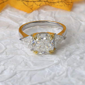 Anillo de compromiso y boda de tres piedras con moissanita de corte cojín de 4 quilates, bicolor, de plata de ley 925, moderno, para fiesta, regalo de aniversario para mujer - Product Image 6