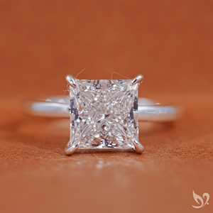 Anillo de Compromiso con Halo Oculto y Corte Princesa, Diamante Cultivado en Laboratorio de 3 Quilates, Certificado IGI, Oro Blanco de 10K - Product Image 1