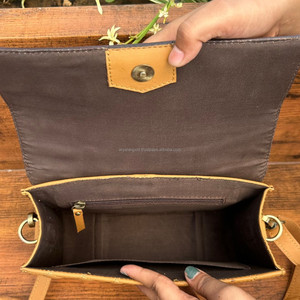 Vente en gros de sacs à bandoulière à rabat en treillis de diamant en cuir véritable matelassé usiné à la main sacs à bandoulière à fleurs de l'ouest pour femmes - Product Image 6