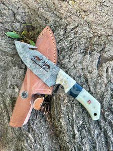 Cuchillo de caza OEM Wirecut de acero de Damasco, tipo Skinner, con mango de hueso, hoja fija, para camping, actividades al aire libre y EDC, con funda de cuero. - Product Image 3