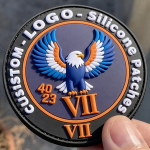 Écussons en caoutchouc durables, résistants à l'eau et écologiques, prix d'usine, logo 3D personnalisé en relief, badges souples en PVC pour vêtements - Product Image 3