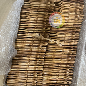 Cuchara de Madera Ecológica Hecha a Mano - Diseño Minimalista, Cuchara Larga para Servir Café/Té con Grabado de Tres Hojas - Product Image 6