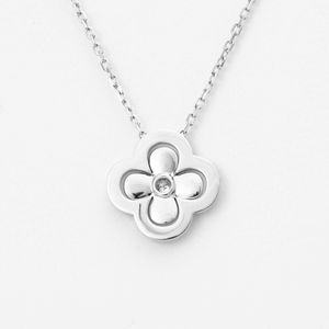 Elegante Collar con Colgante de Trébol en Oro Blanco de 14K con Diamante Cultivado en Laboratorio de Corte Redondo de 0.48ct, Joyería Fina para Uso Diario, Regalo - Product Image 5