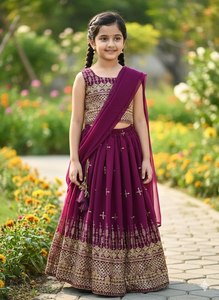 Conjunto de Lehenga Choli Tradicional para Niñas, Bordado, Reversible para Invierno/Verano, de Secado Rápido, Largo hasta el Suelo, Corte Regular, Elástico - Product Image 4
