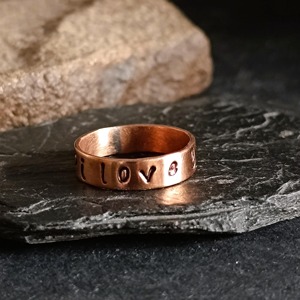 Bague en cuivre avec gravure d'amour et symbole de cœur, forme circulaire, pour cadeau de bijoux de la Saint-Valentin, exigences personnalisées - Product Image 5
