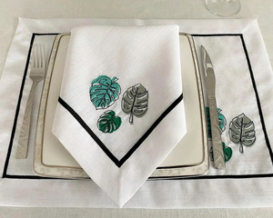 ชุดผ้าปูโต๊ะและผ้าเช็ดปากปักลายใบมอนสเตอร่าแบบดั้งเดิมสุดหรู ซักได้ สีเบจ ผ้าฝ้าย สำหรับใช้ในบ้าน งานแต่งงาน และงานอีเว้นท์ต่างๆ - Product Image 1